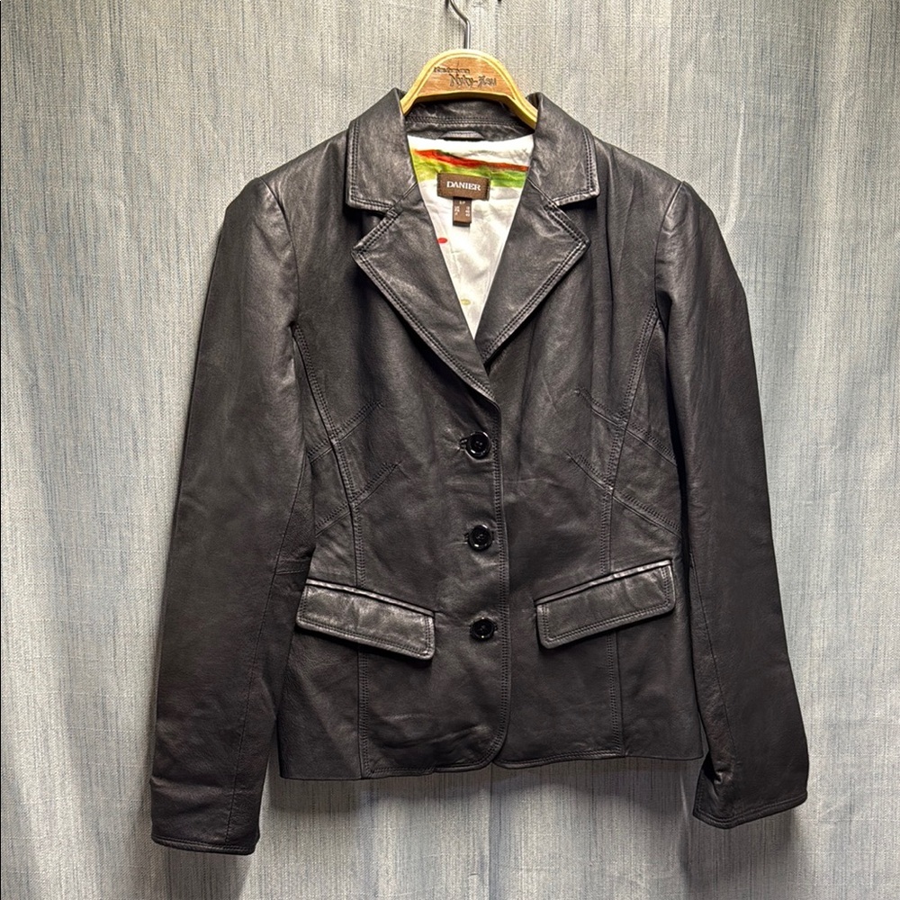 🏁 Danier Black Blazer Style leather Jacket size small